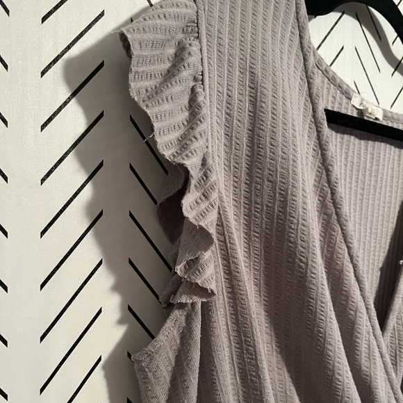 Maurices Gray Peplum Flutter Sleeve Top - Picture 3 of 9